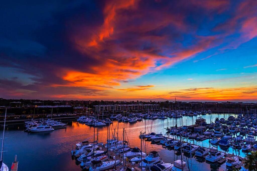 Appartement Skyline Oasis: Luxe 3-floor Waterfront Penthouse *