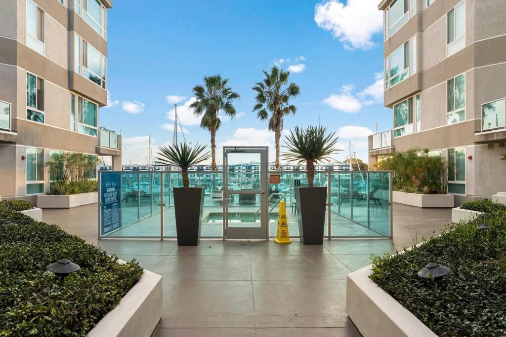Appartement Skyline Oasis: Luxe 3-floor Waterfront Penthouse Los Angeles