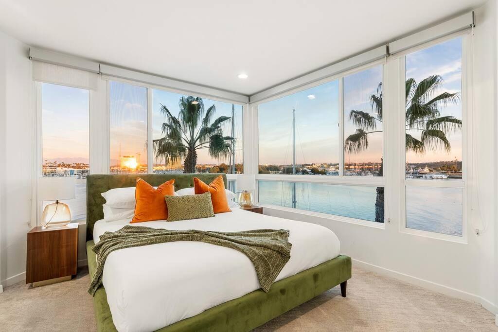 Appartement Skyline Oasis: Luxe 3-floor Waterfront Penthouse Los Angeles