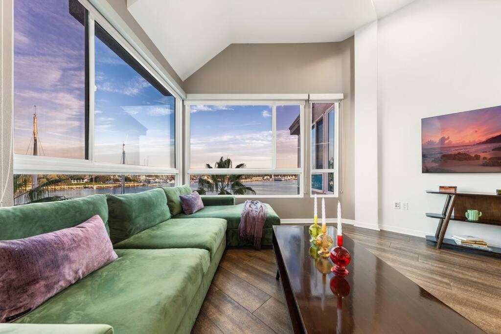 Appartement Skyline Oasis: Luxe 3-floor Waterfront Penthouse *